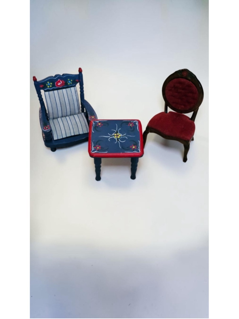 Vintage Dollhouse Furniture Lot 7 Pc Wood Metal Beds Crib Chairs Table Miniature - Picture 3 of 4